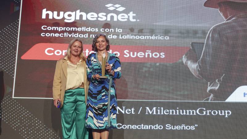 Hughes recibe el Premio Eikon 2024 por su campaña «Conectando Sueños»