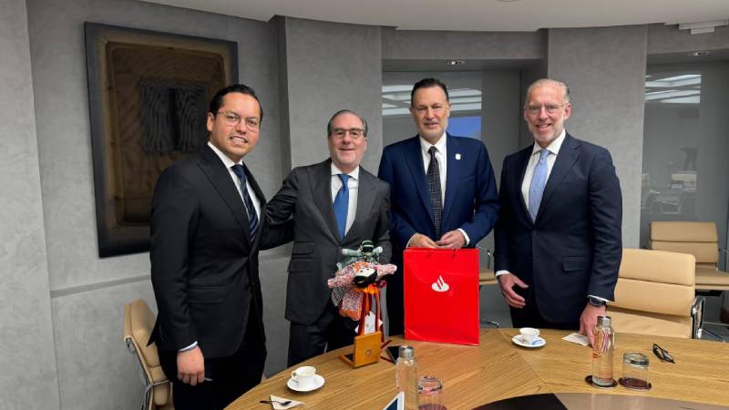 Querétaro firma alianza global con Banco Santander